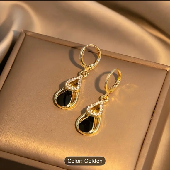 Earring - Picture 2 of 4